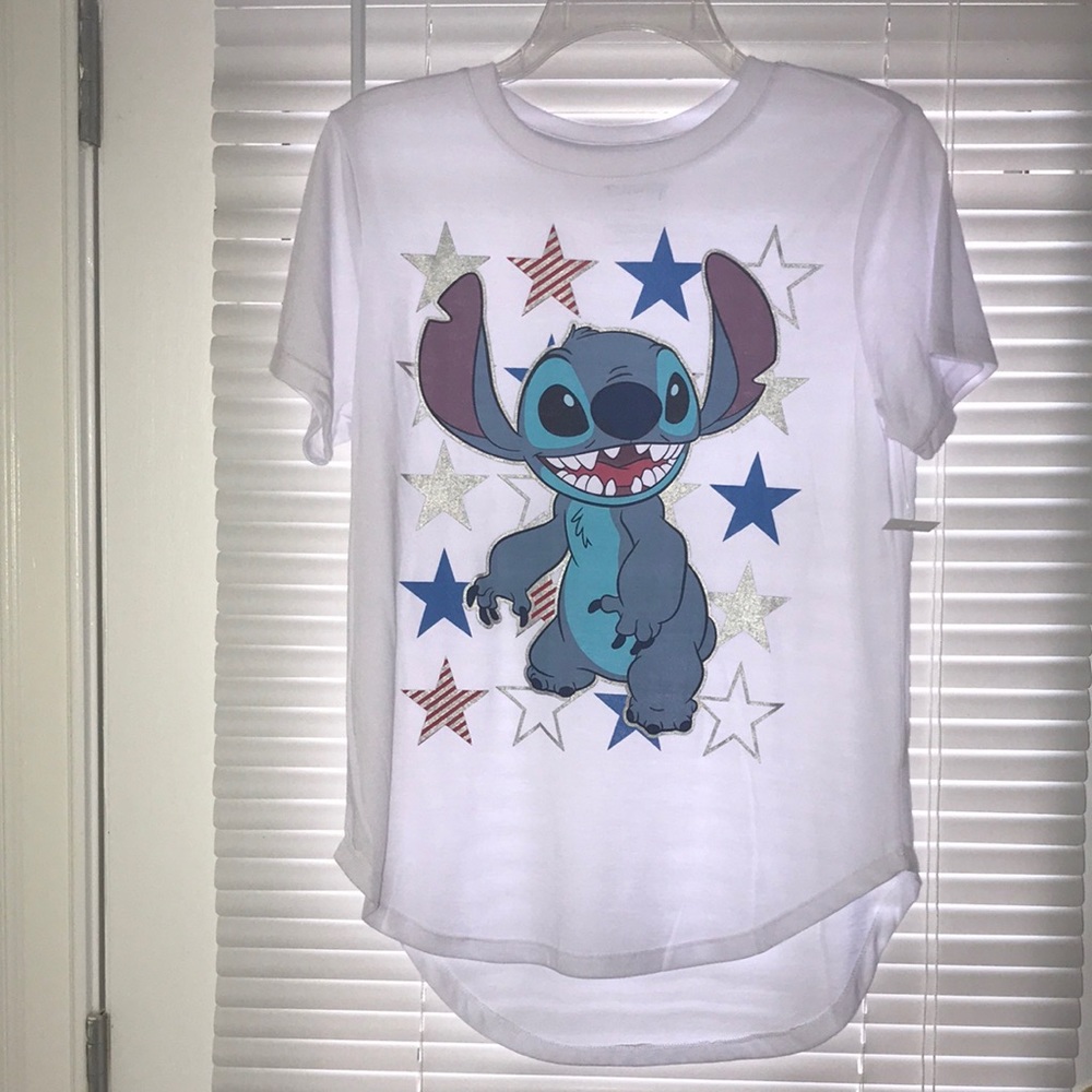 Disney women shirt size M - never worn